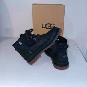 Toddler boy boots Size: 11 ( like new)